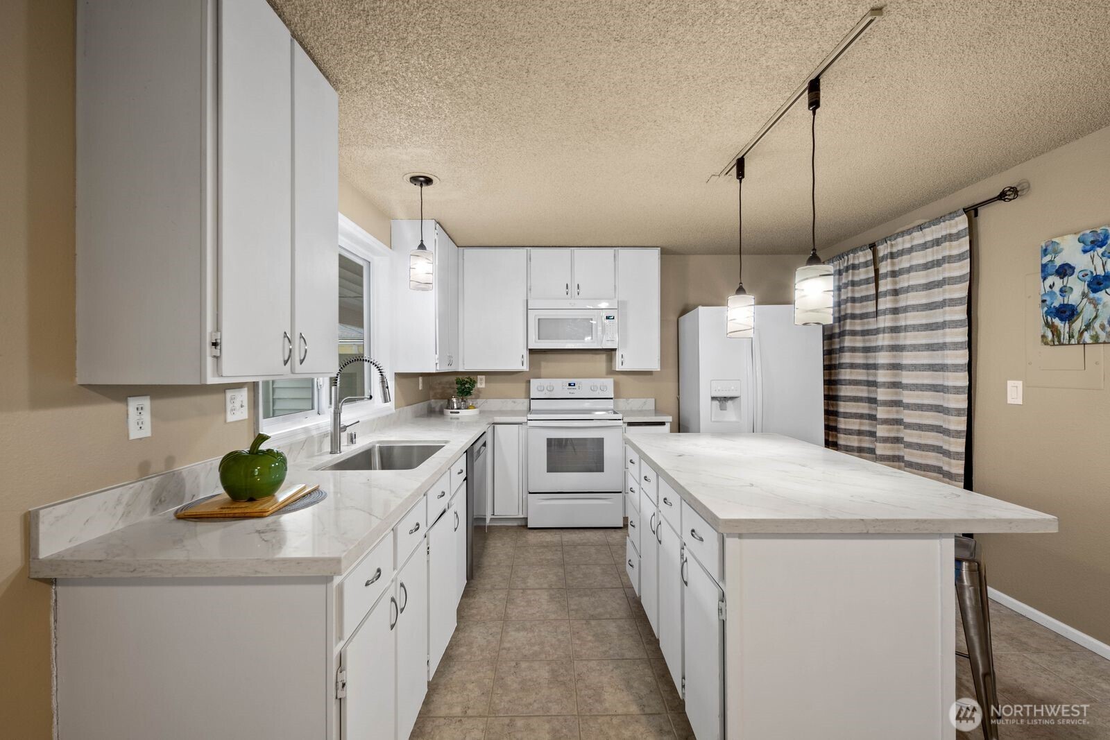 32405 1st Place South Federal Way, WA 98003 - Photo 15 of 39