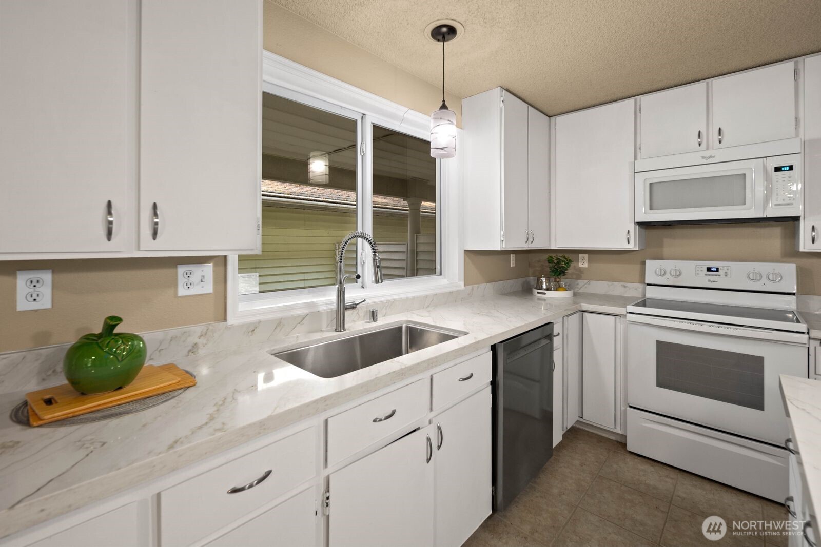 32405 1st Place South Federal Way, WA 98003 - Photo 17 of 39