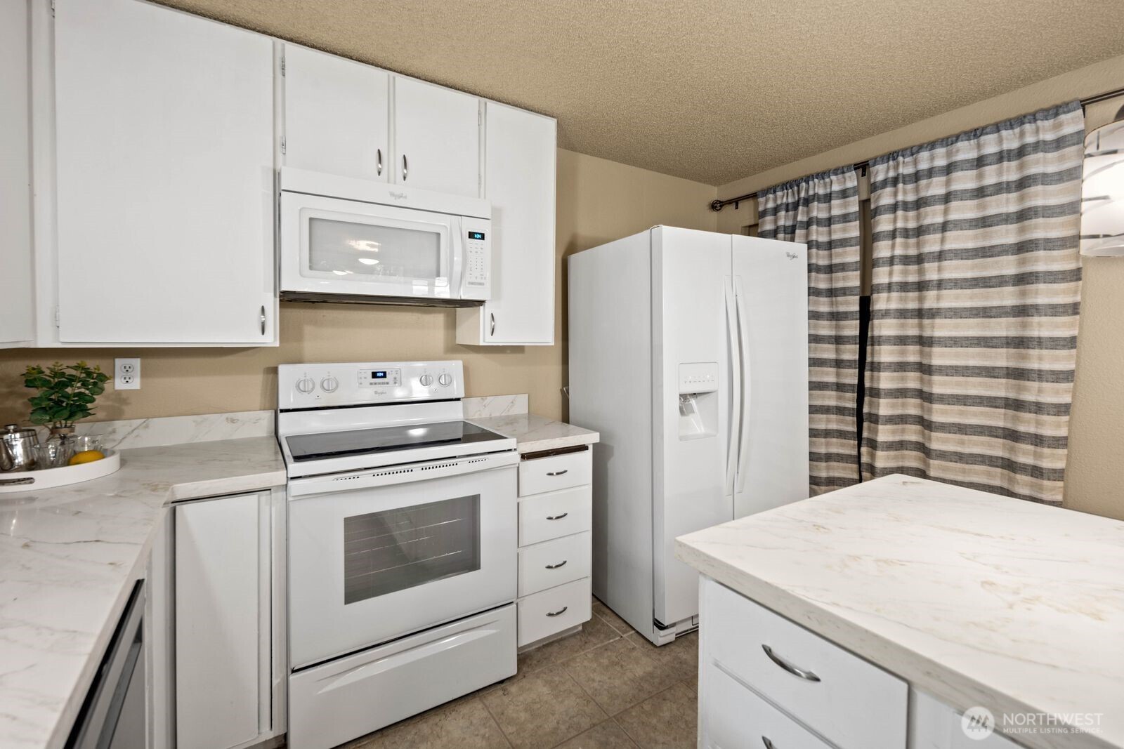 32405 1st Place South Federal Way, WA 98003 - Photo 18 of 39