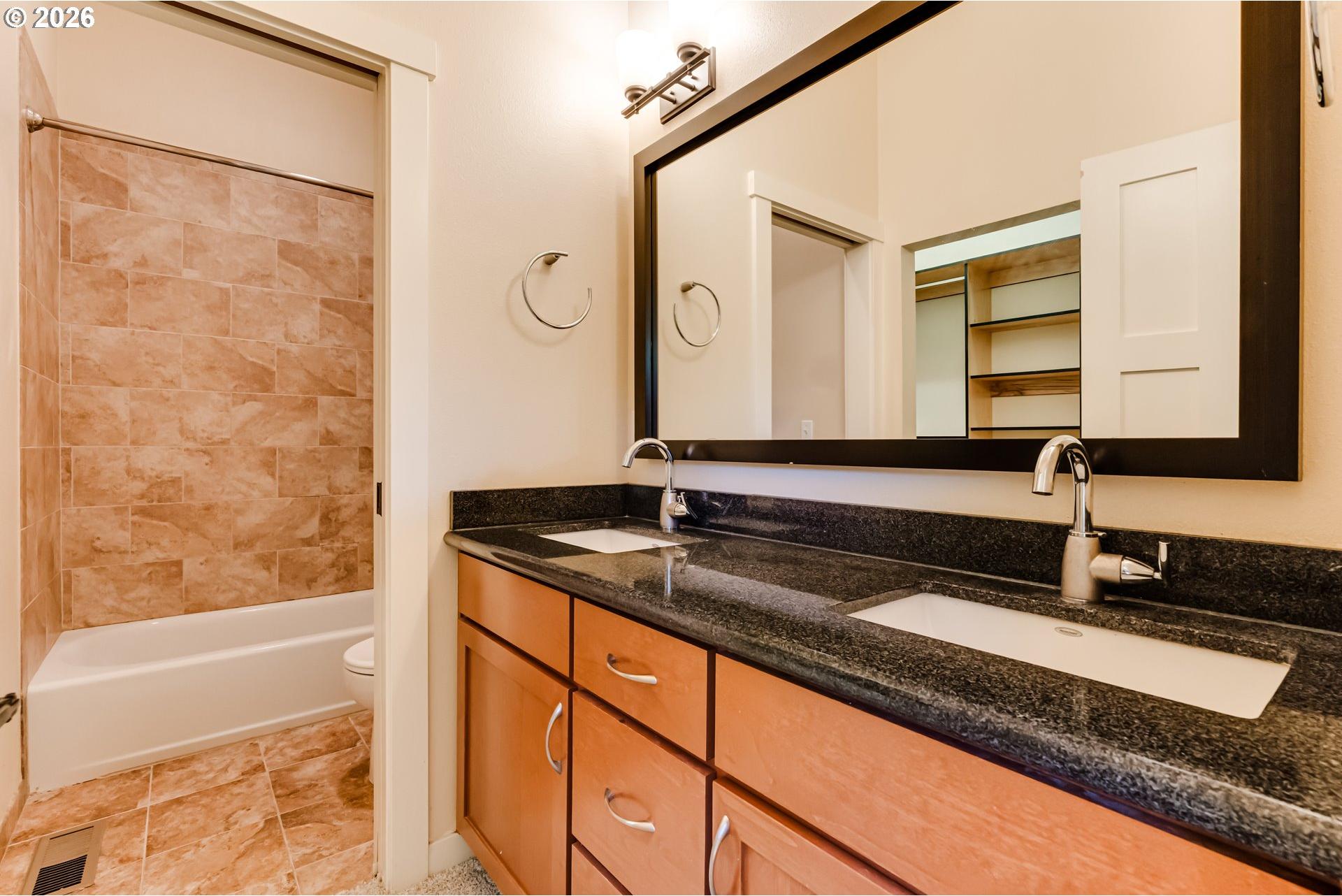 1455 Perdue Loop Eugene, OR 97401 - Photo 25 of 31 Gallery Image 25