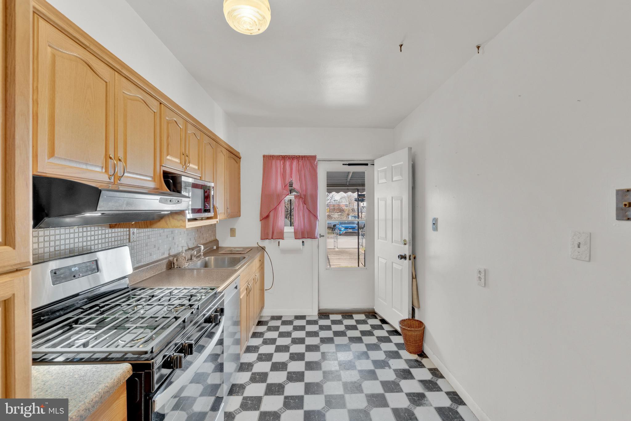 7723 Charlesmont Road Baltimore, MD 21222 - Photo 11 of 28 Kitchen