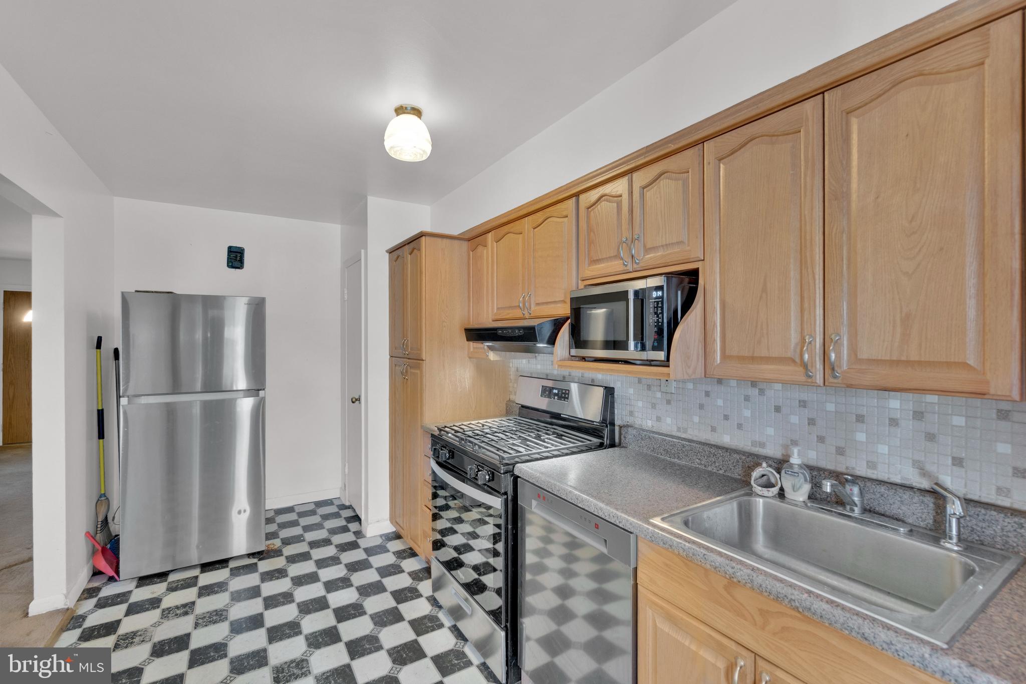 7723 Charlesmont Road Baltimore, MD 21222 - Photo 12 of 28 Kitchen