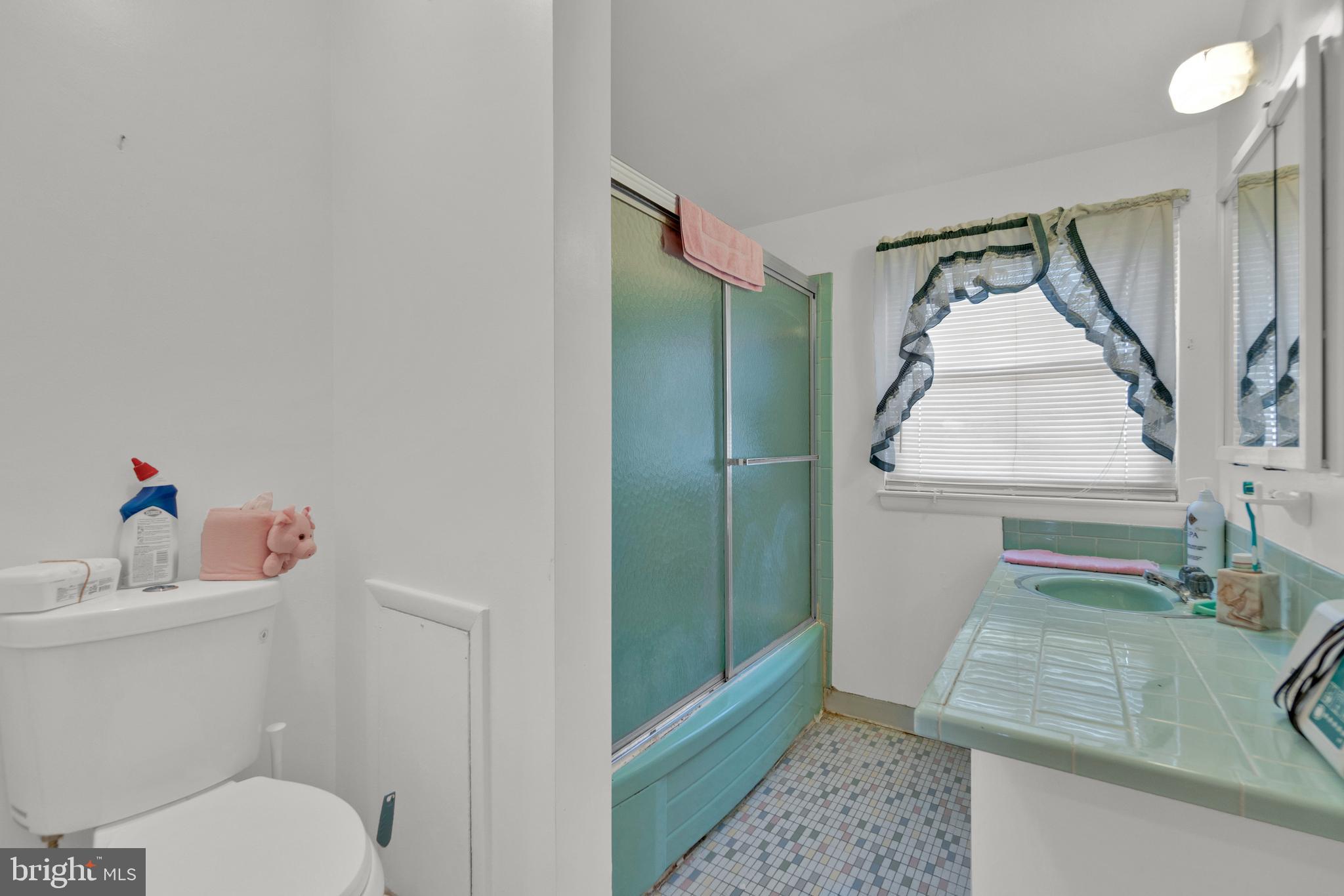 7723 Charlesmont Road Baltimore, MD 21222 - Photo 14 of 28 Bathroom