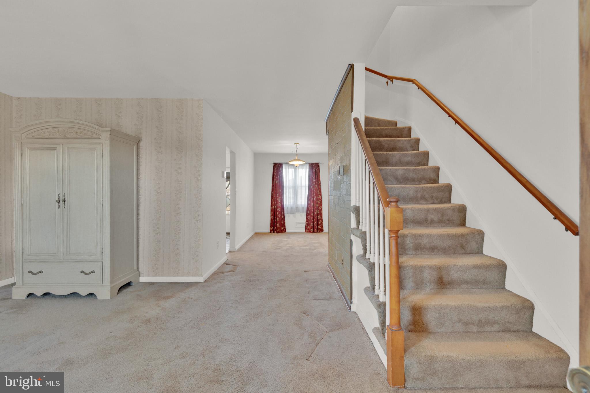 7723 Charlesmont Road Baltimore, MD 21222 - Photo 3 of 28 Living Room