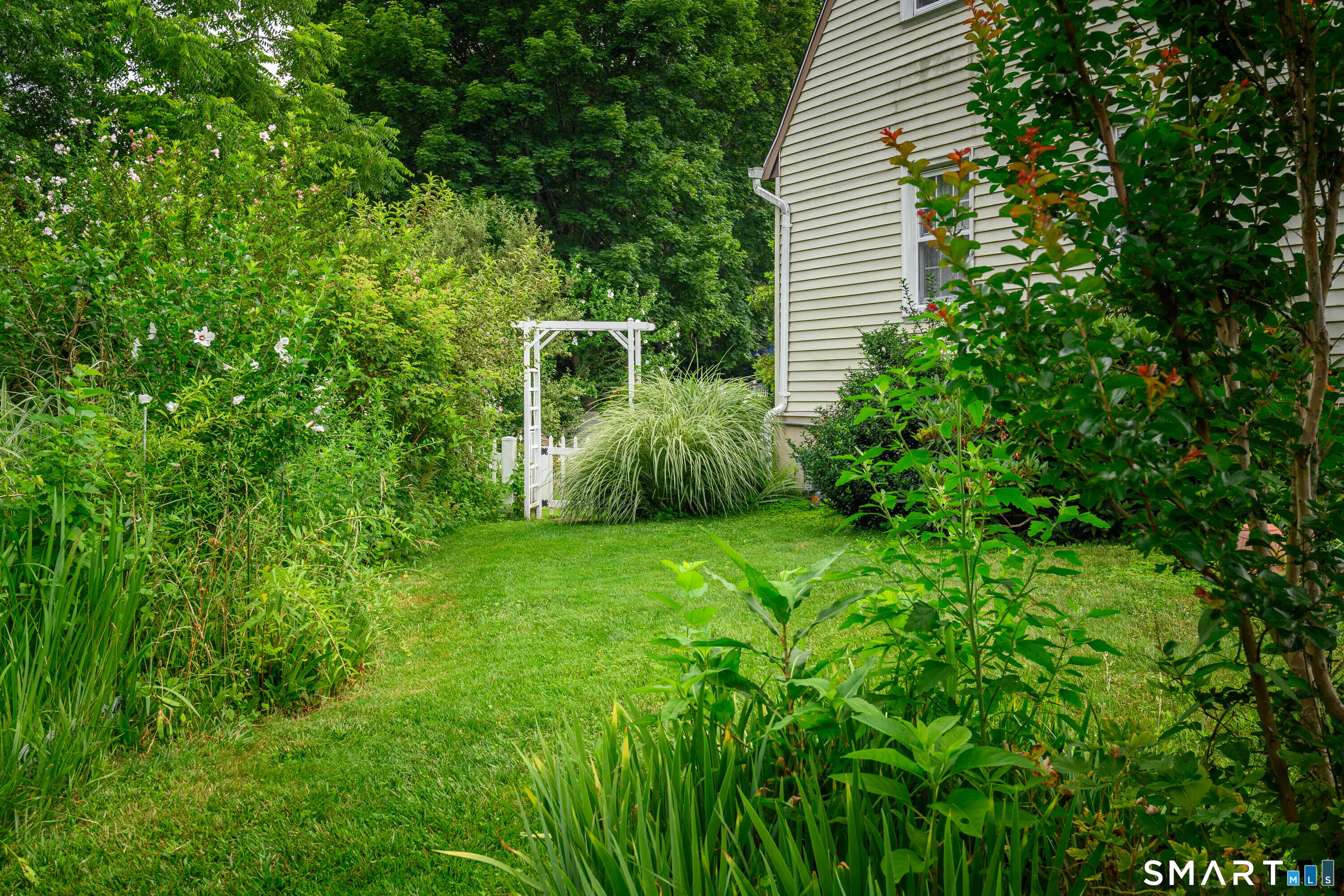 20 Wild Horse Road Stamford, CT 06905 - Photo 6 of 31