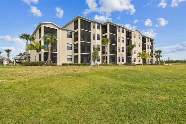 $345,000 | 18114 Gawthrop Drive, Unit 106, Bradenton, FL 34211