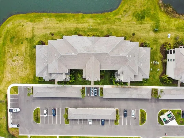 $345,000 | 18114 Gawthrop Drive, Unit 106, Bradenton, FL 34211
