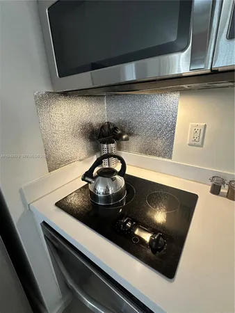 $2,050 | 1611 Meridian Avenue, Unit 203, Miami Beach, FL 33139