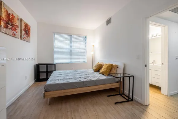 $2,050 | 1611 Meridian Avenue, Unit 203, Miami Beach, FL 33139