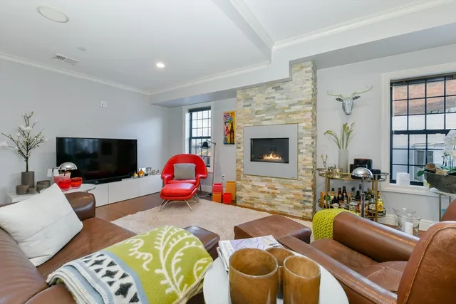 $6,000 | 350 West Broadway, Unit 10, Boston, MA 02127