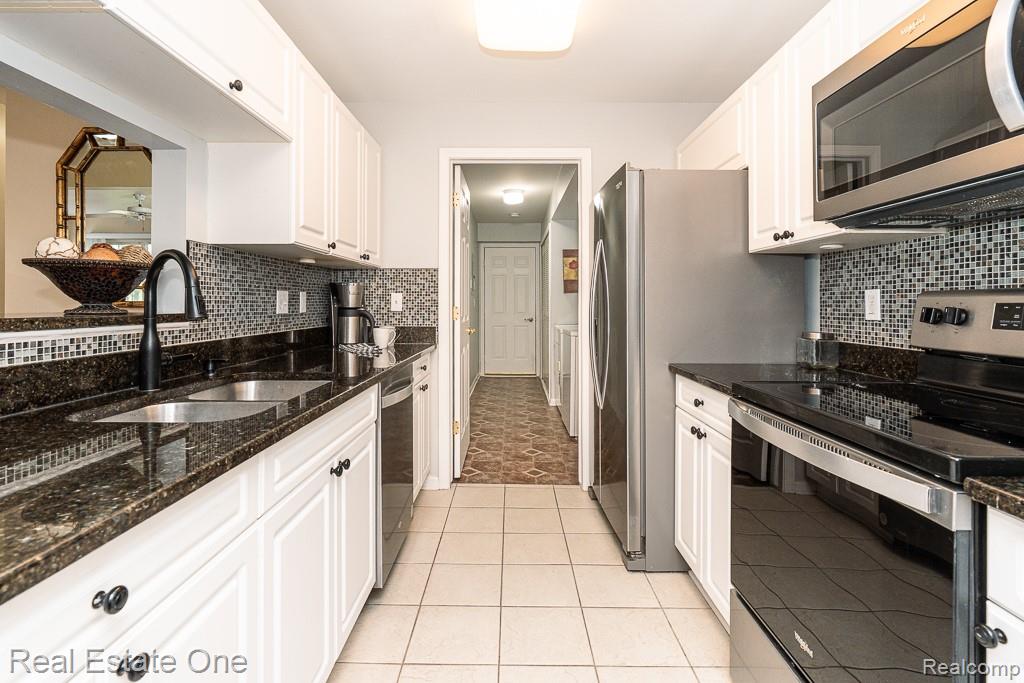 3544 Oakmonte Boulevard Rochester, MI 48306 - Photo 11 of 27