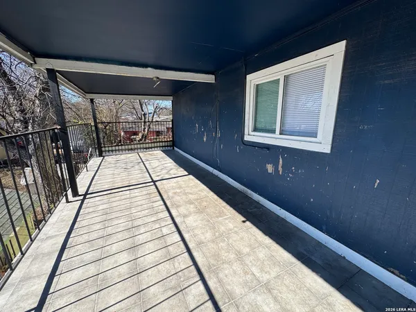 $850 | 811 South General McMullen, Unit 4, San Antonio, TX 78237