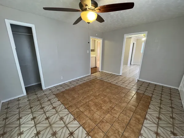 $850 | 811 South General McMullen, Unit 4, San Antonio, TX 78237