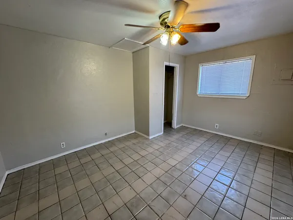$850 | 811 South General McMullen, Unit 4, San Antonio, TX 78237