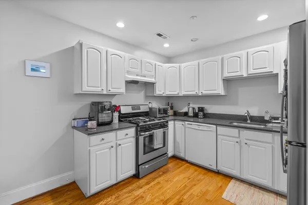 $3,600 | 320 West Broadway, Unit 4, Boston, MA 02127