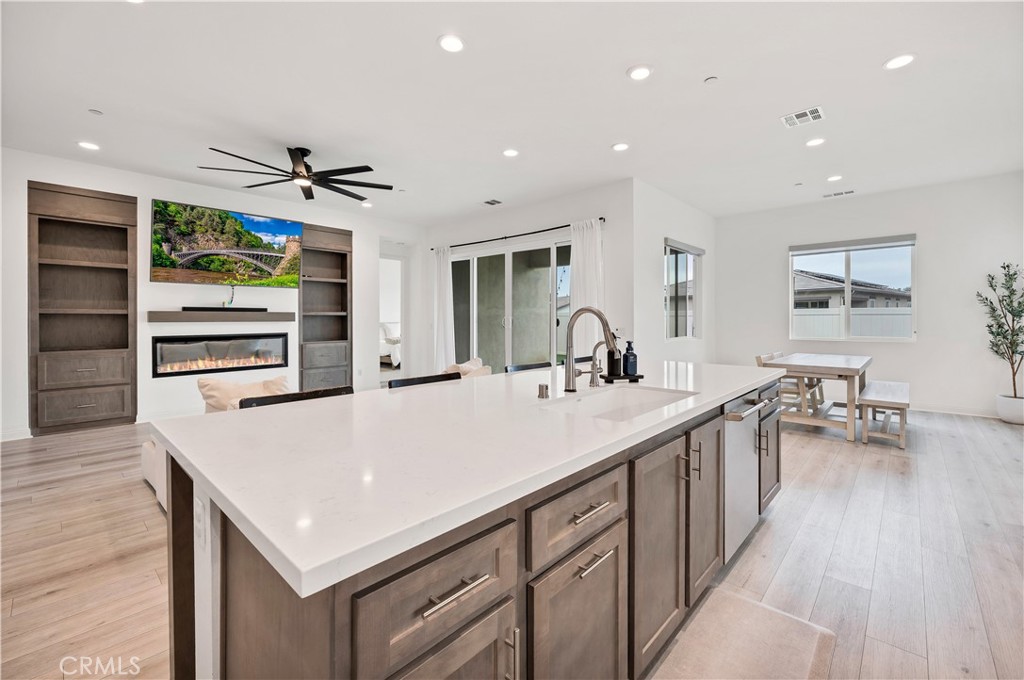 39481 Chamise Temecula, CA 92591 - Photo 5 of 41