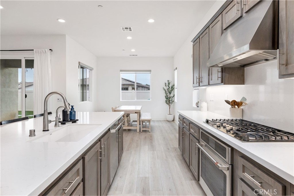 39481 Chamise Temecula, CA 92591 - Photo 5 of 41