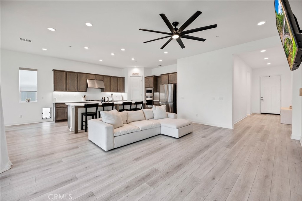 39481 Chamise Temecula, CA 92591 - Photo 6 of 41