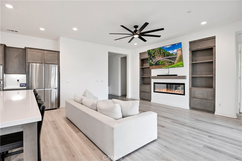39481 Chamise Temecula, CA 92591 - Photo 7 of 41