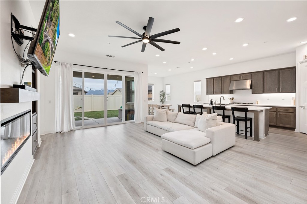 39481 Chamise Temecula, CA 92591 - Photo 8 of 41