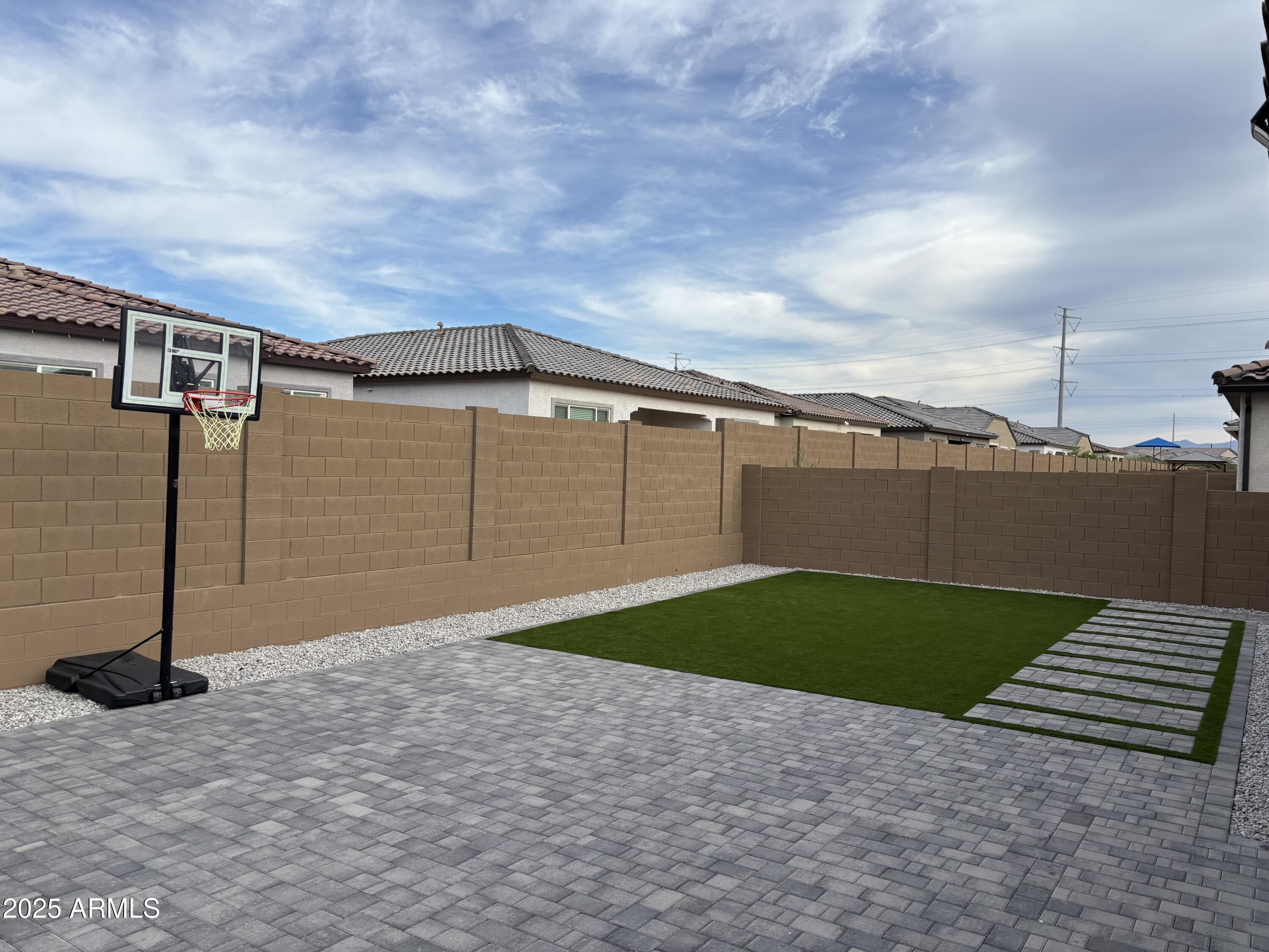 3240 West Peak View Road Phoenix, AZ 85083 - Photo 36 of 37 a backyard of a house