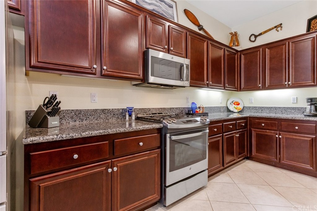 6013 Trafford Place Bakersfield, CA 93306 - Photo 13 of 53