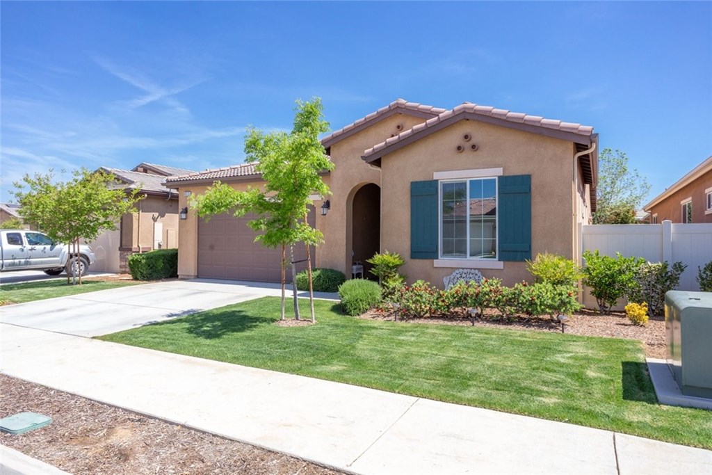 6013 Trafford Place Bakersfield, CA 93306 - Photo 3 of 53