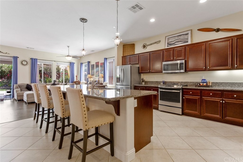 6013 Trafford Place Bakersfield, CA 93306 - Photo 10 of 53