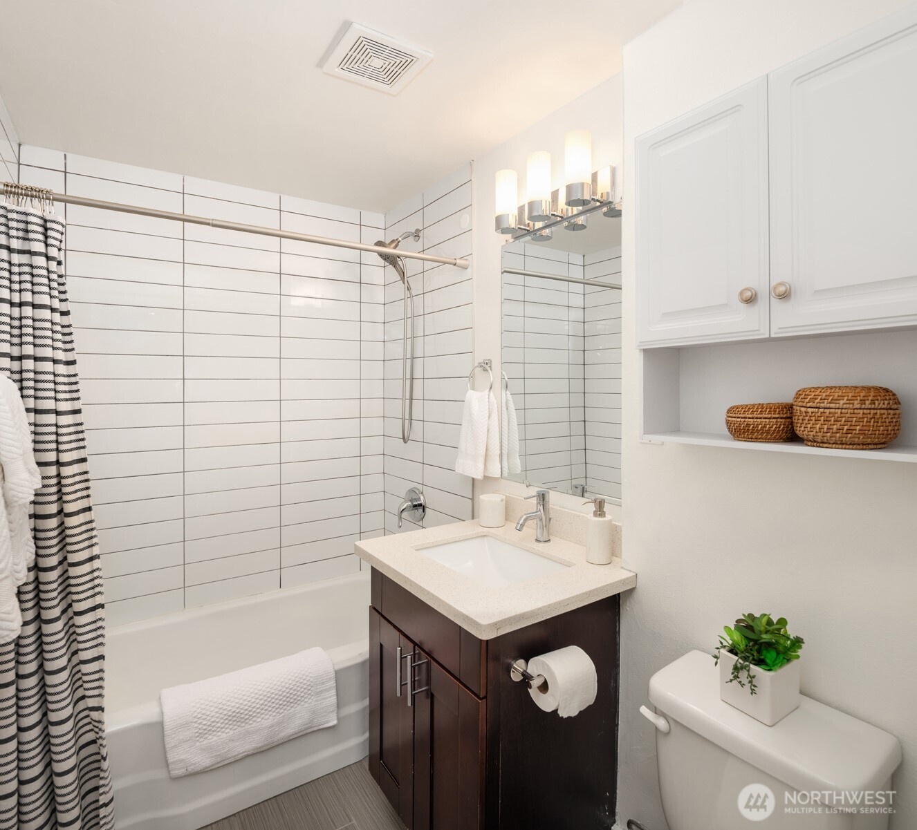 2011 Northeast 97th Street Seattle, WA 98115 - Photo 12 of 26
