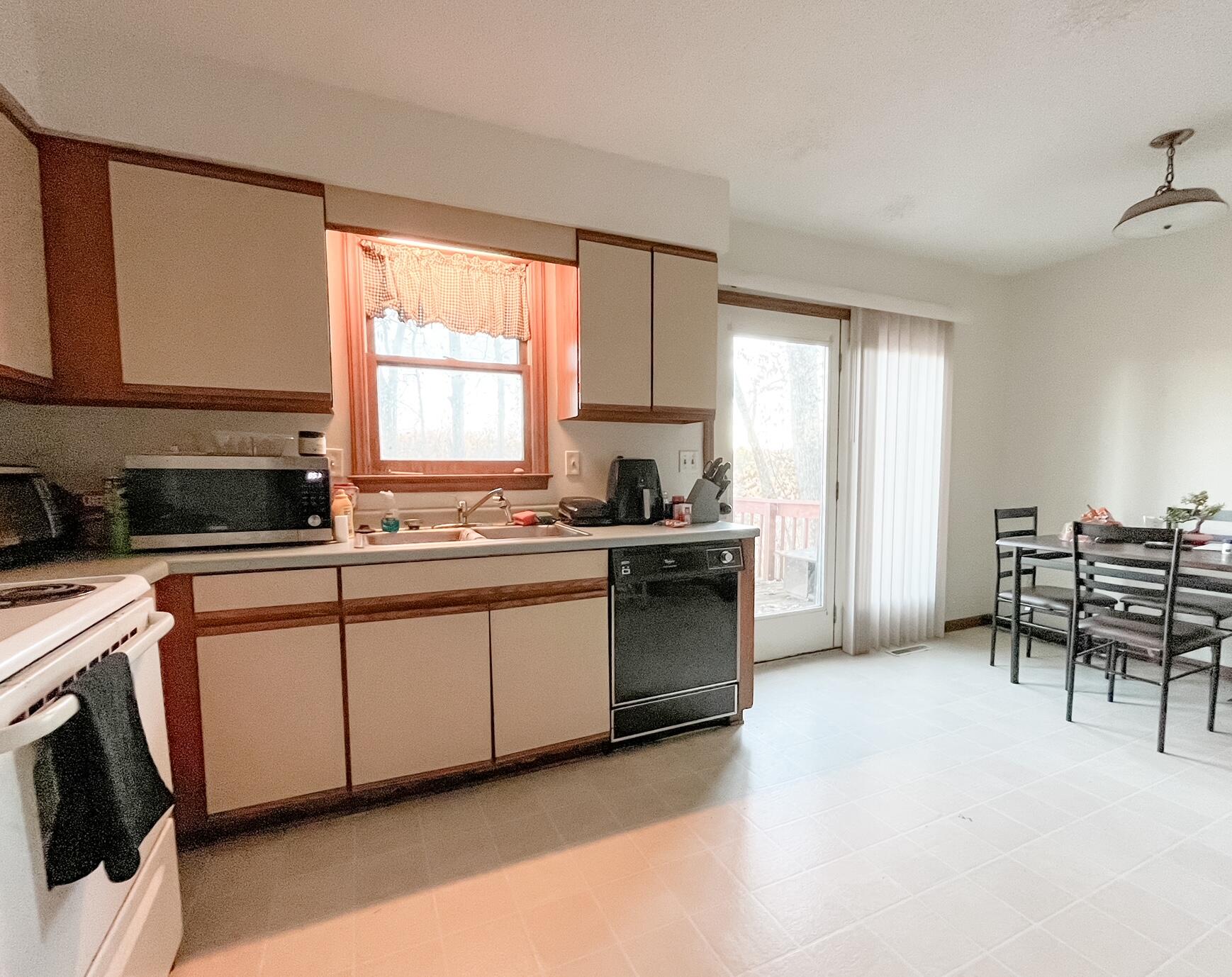 348 River Road, Unit A1 Bluff City, TN 37618 - Photo 6 of 14 IMG_1752