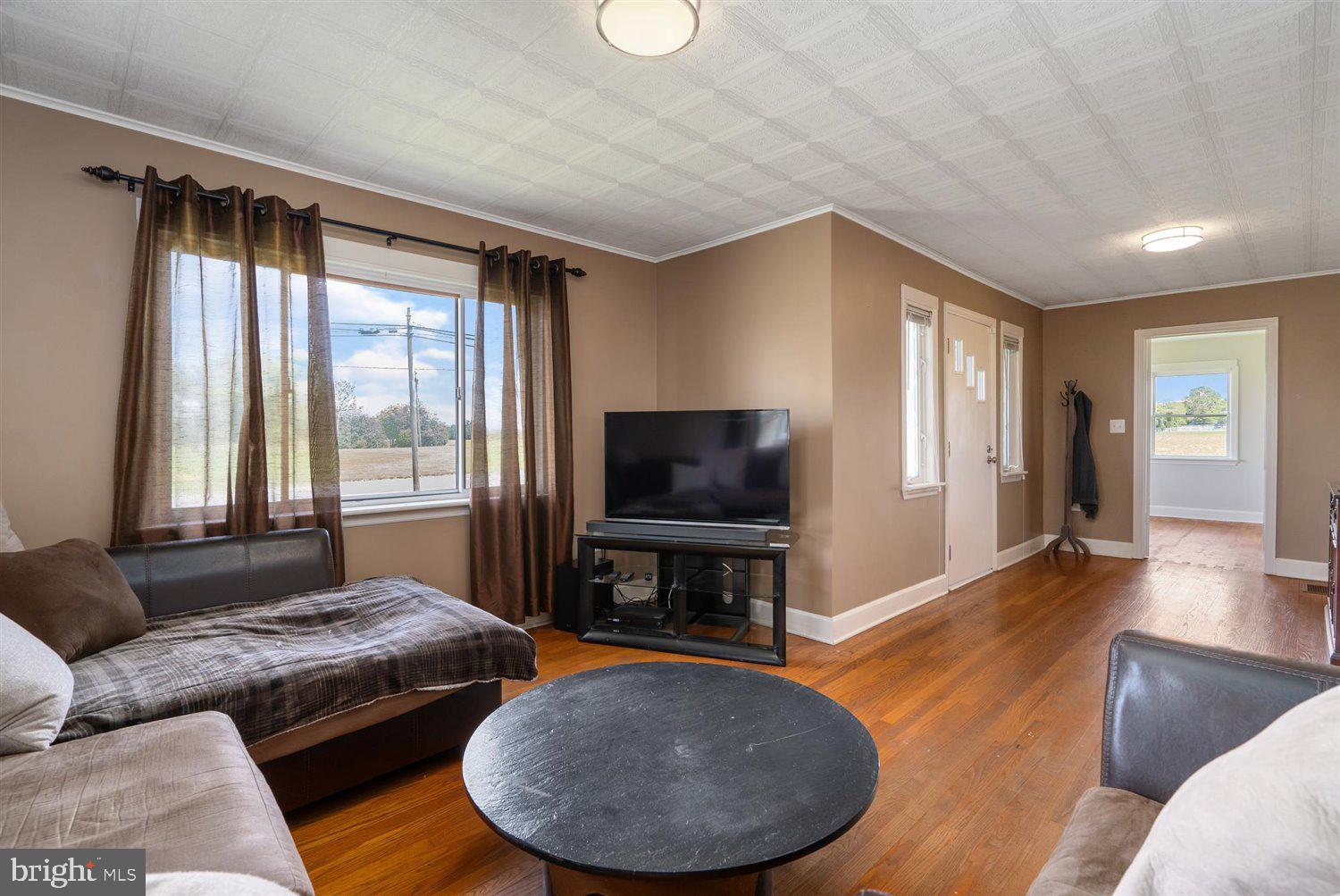 5301 Middleburg Road Union Bridge, MD 21791 - Photo 2 of 46 Living Room