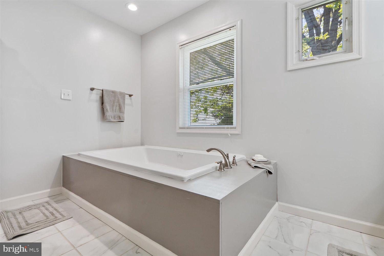 5301 Middleburg Road Union Bridge, MD 21791 - Photo 21 of 46 Jacuzzi Tub