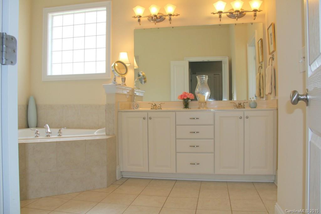 712 Bath Court, Unit 880 Fort Mill, SC 29708 - Photo 11 of 16