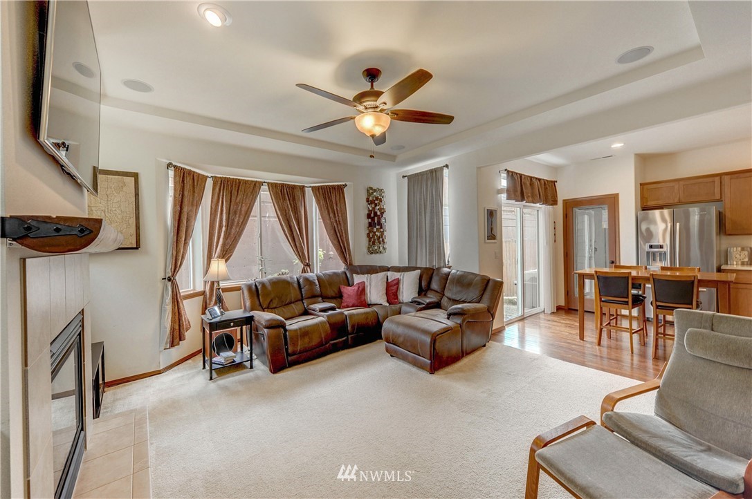 22921 42nd Drive Southeast Bothell, WA 98021 - Photo 11 of 38 a living room with furniture and a flat screen tv