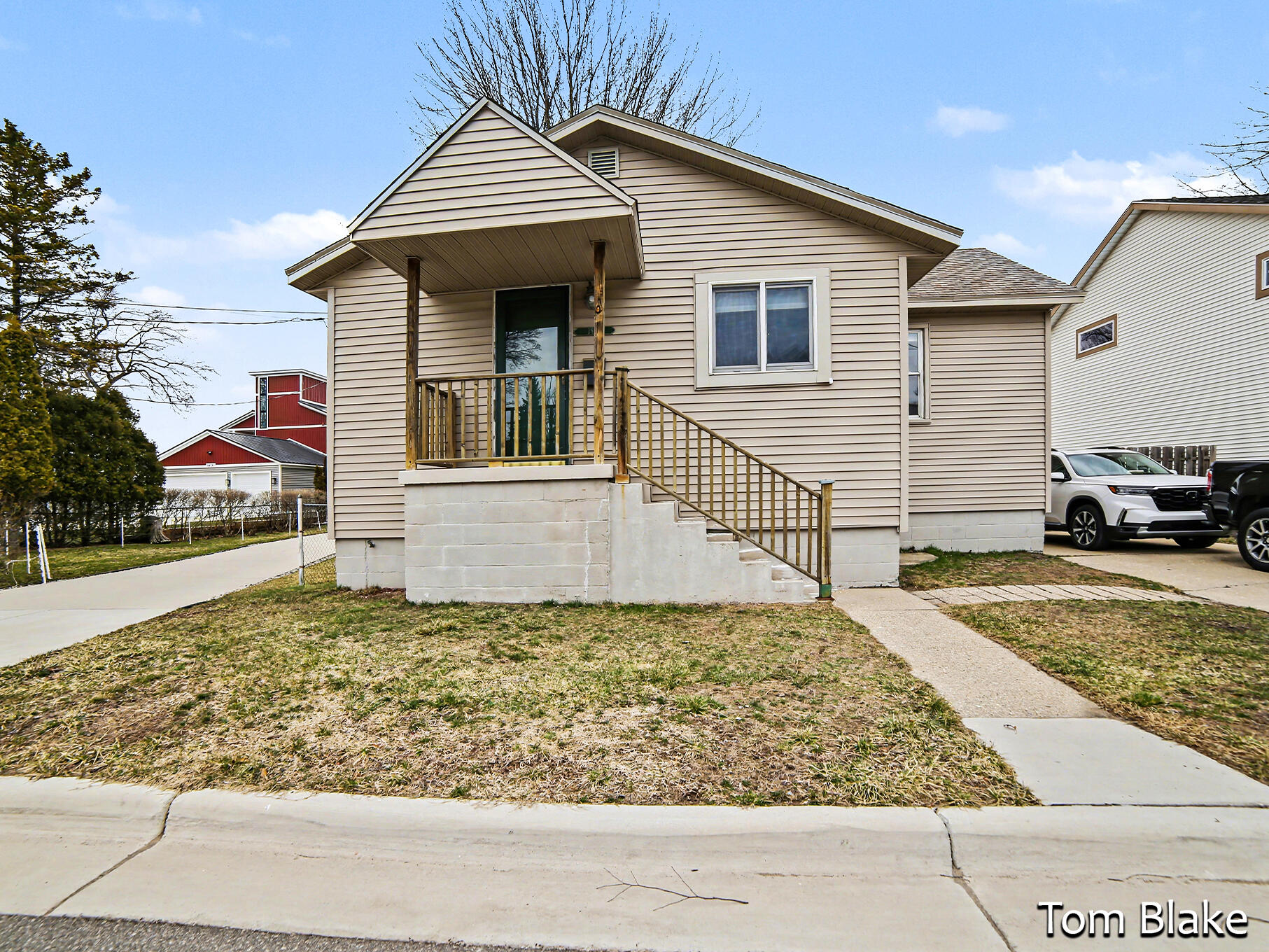 1834 Edgewater Street Muskegon, MI 49441 - Photo 2 of 29 IMG_8022