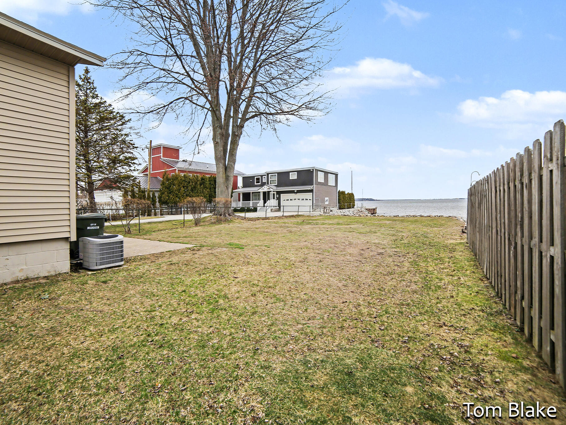 1834 Edgewater Street Muskegon, MI 49441 - Photo 3 of 29 IMG_8015