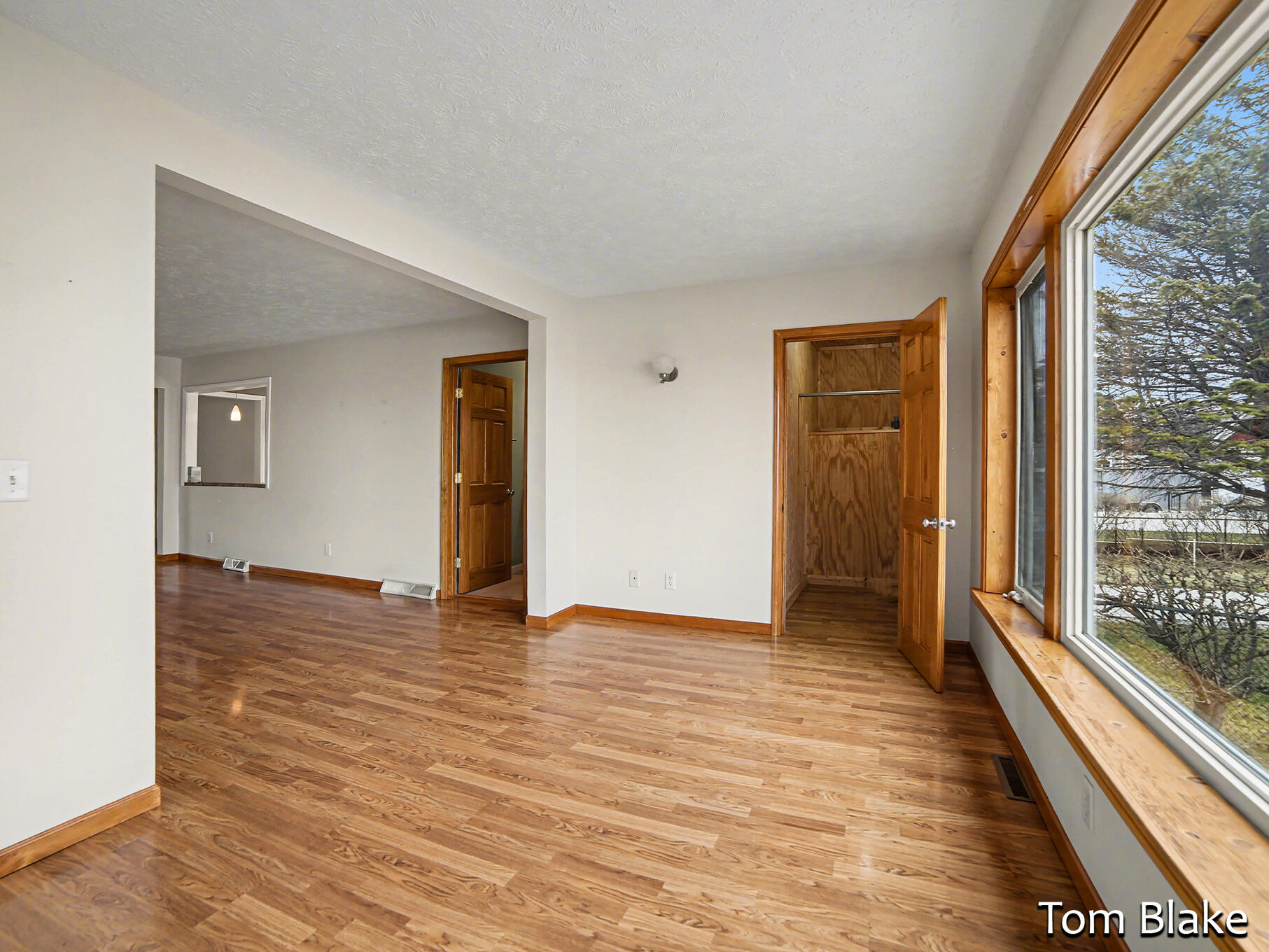 1834 Edgewater Street Muskegon, MI 49441 - Photo 9 of 29 IMG_7942