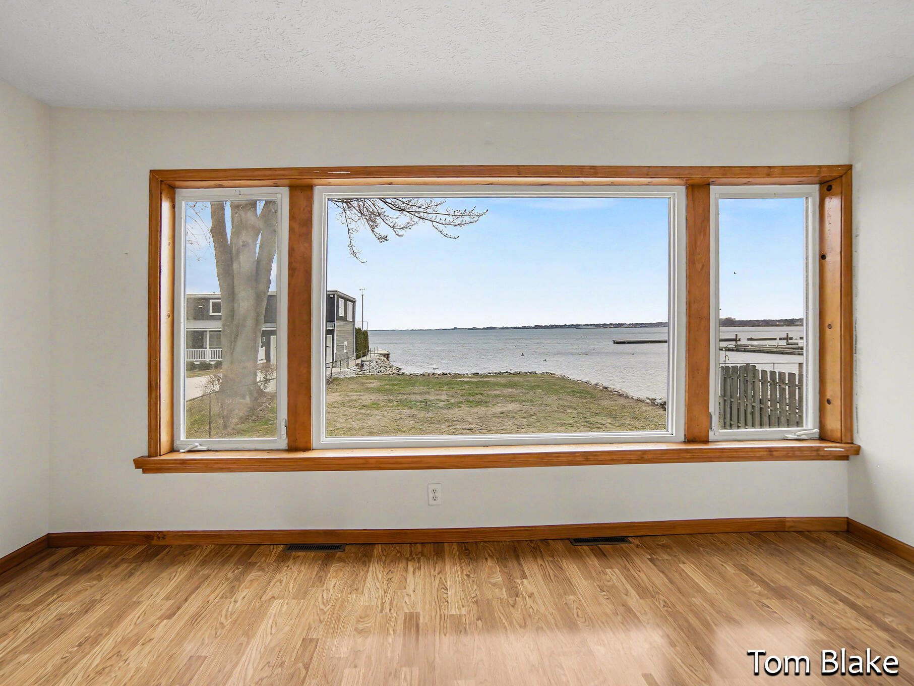 1834 Edgewater Street Muskegon, MI 49441 - Photo 10 of 29 IMG_8013