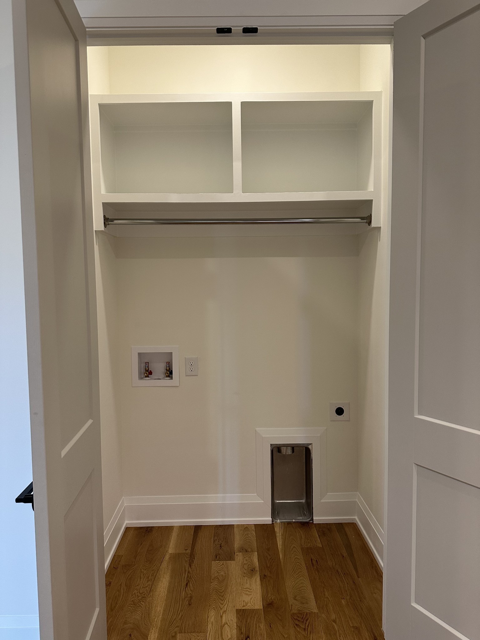 2915 Compton Road Nashville, TN 37215 - Photo 51 of 75 a view of room with walk in closet