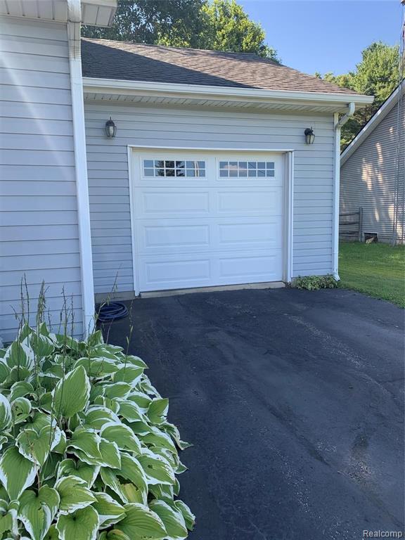12311 Grafton Road Carleton, MI 48117 - Photo 4 of 36