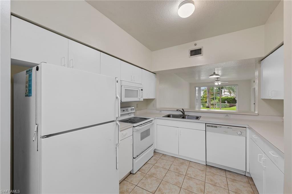 3250 Cypress Glen Way, Unit 406 Naples, FL 34109 - Photo 7 of 31