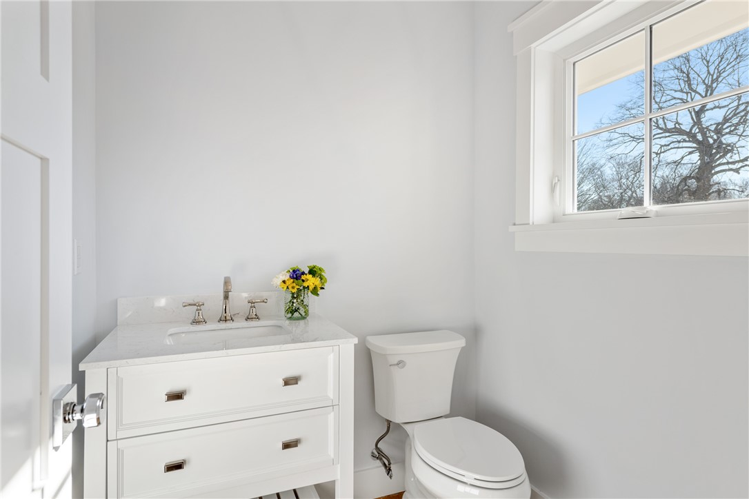 1 Knowlton Court Bristol, RI 02809 - Photo 20 of 45 Powder room