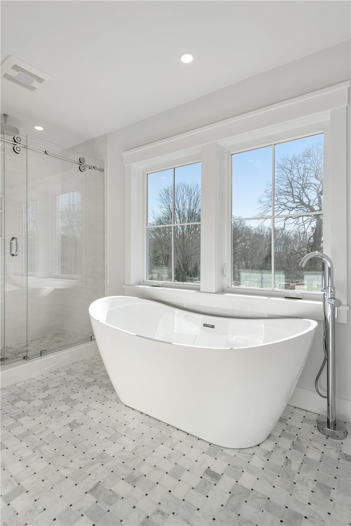 1 Knowlton Court Bristol, RI 02809 - Photo 28 of 45 Soaking Tub