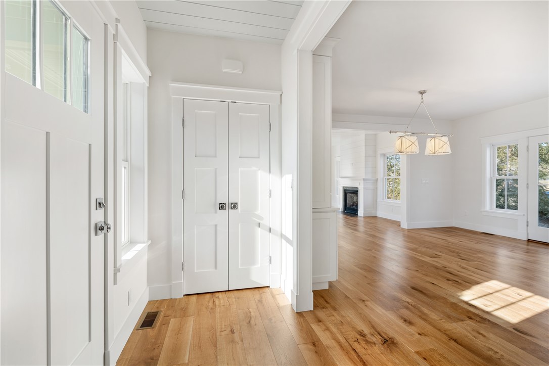 1 Knowlton Court Bristol, RI 02809 - Photo 5 of 45 Entry Foyer