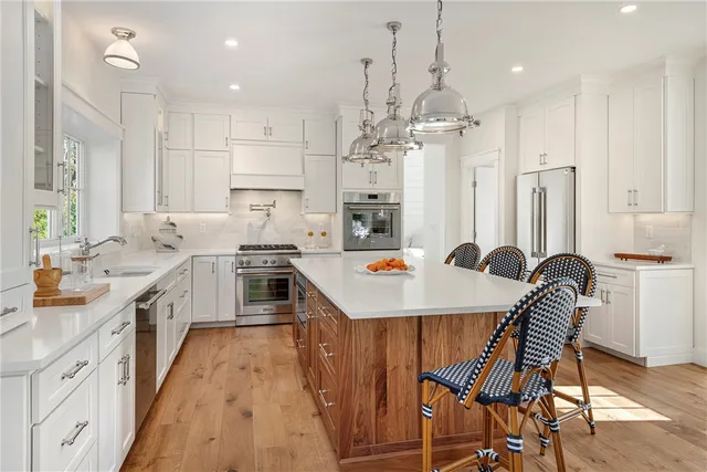 $1,585,000 | 1 Knowlton Court, Bristol, RI 02809