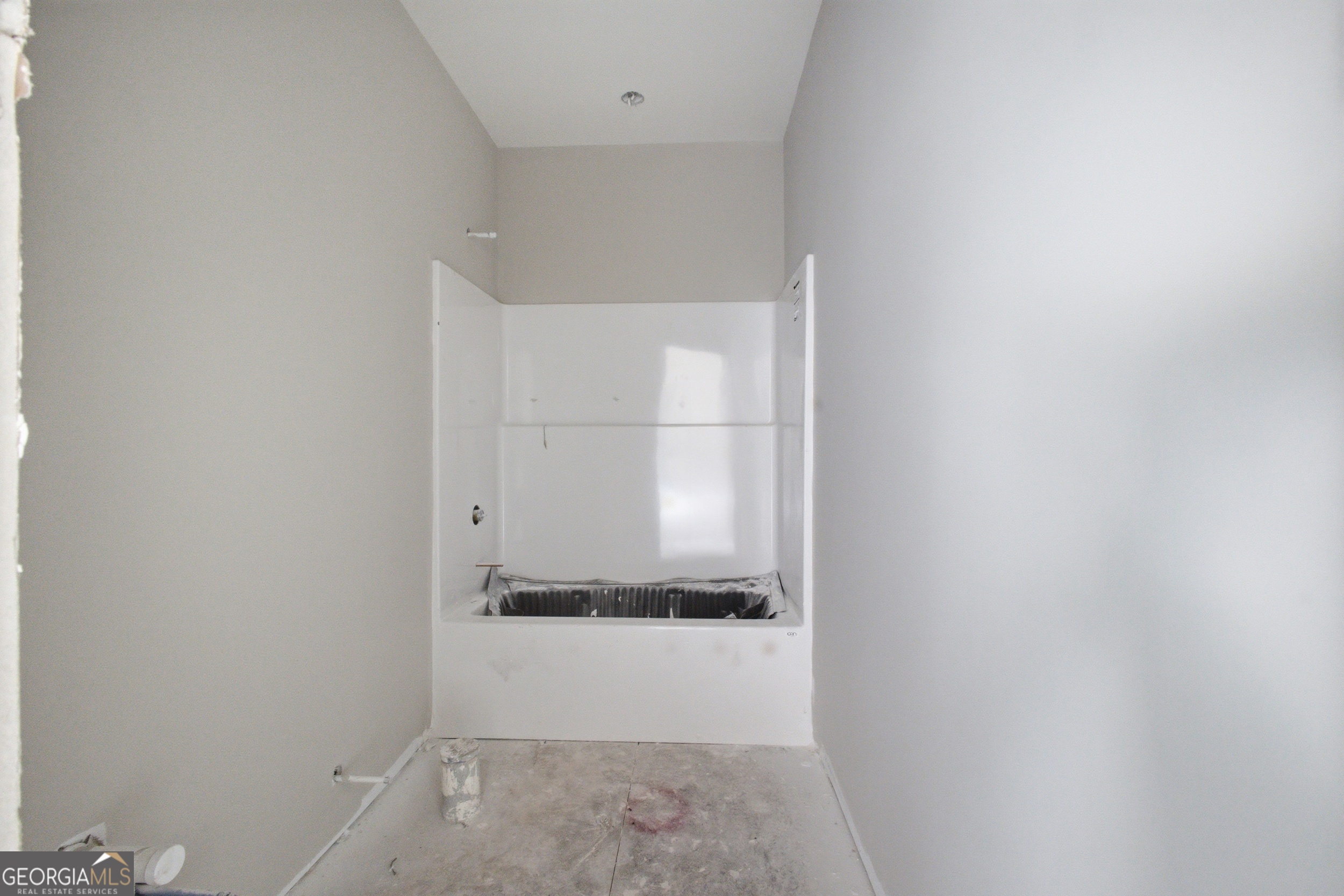 2967 State Highway Demorest, GA 30535 - Photo 11 of 17 a bathroom with a bathtub