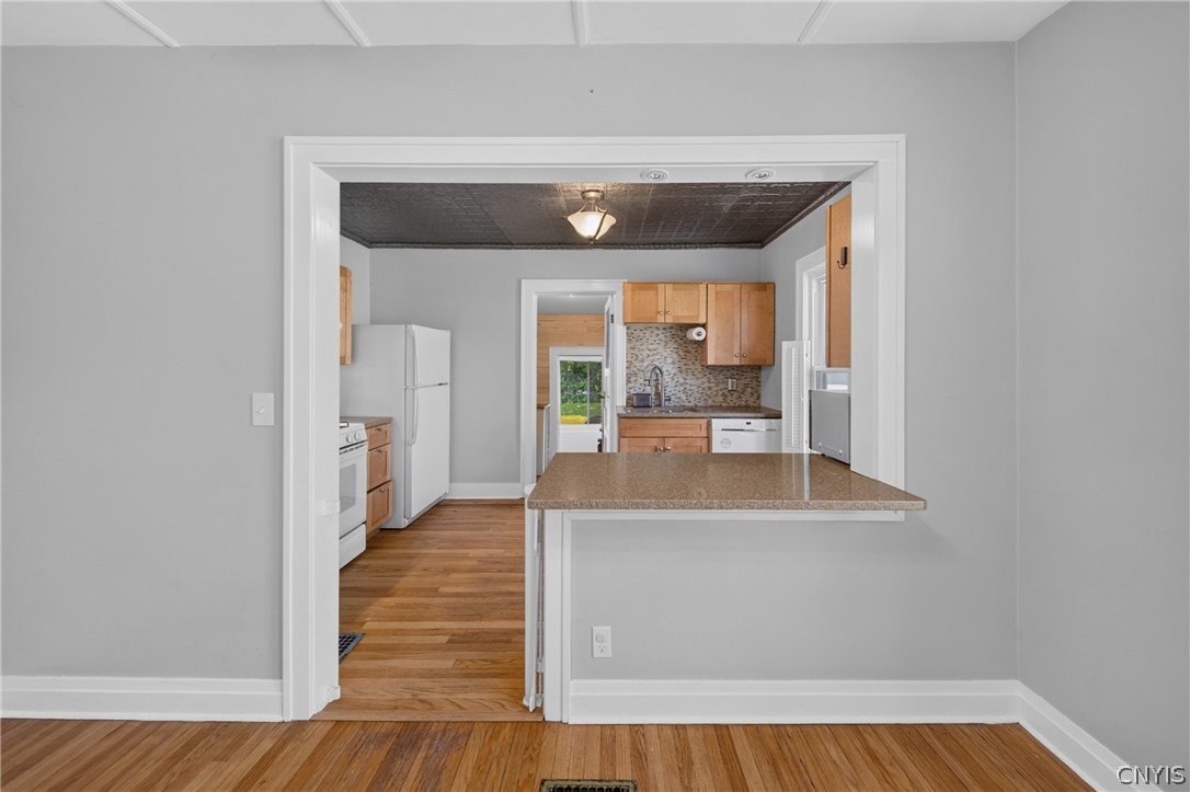 220 Windemere Road Geddes, NY 13219 - Photo 9 of 40