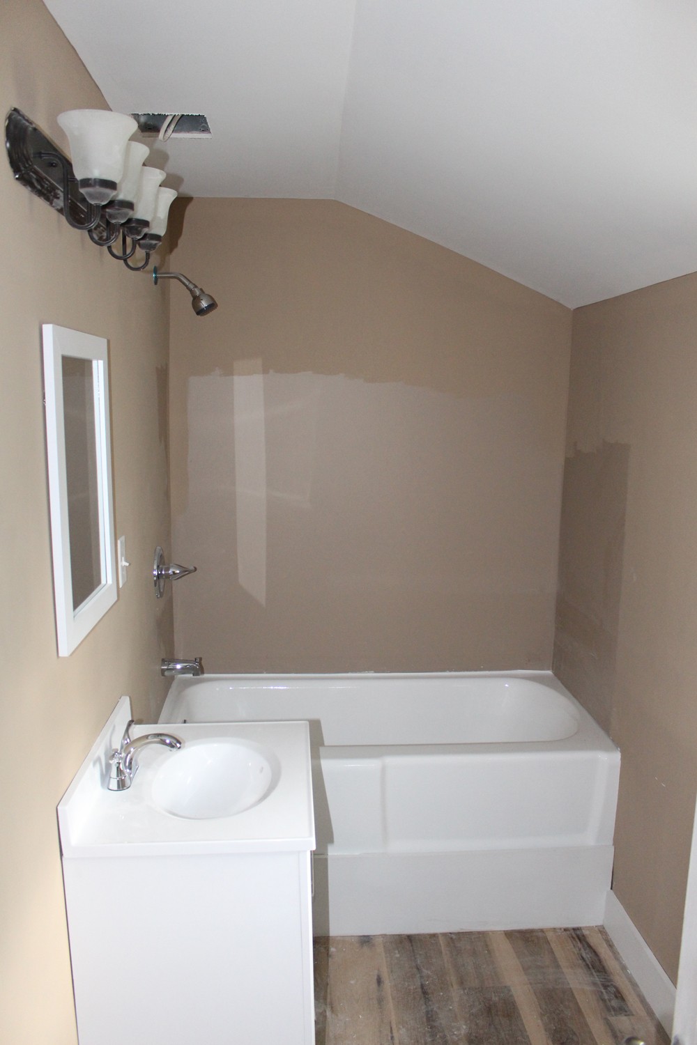 6026 Hickory Grove Road Murfreesboro, TN 37129 - Photo 8 of 14 a bathroom with a sink and a bathtub
