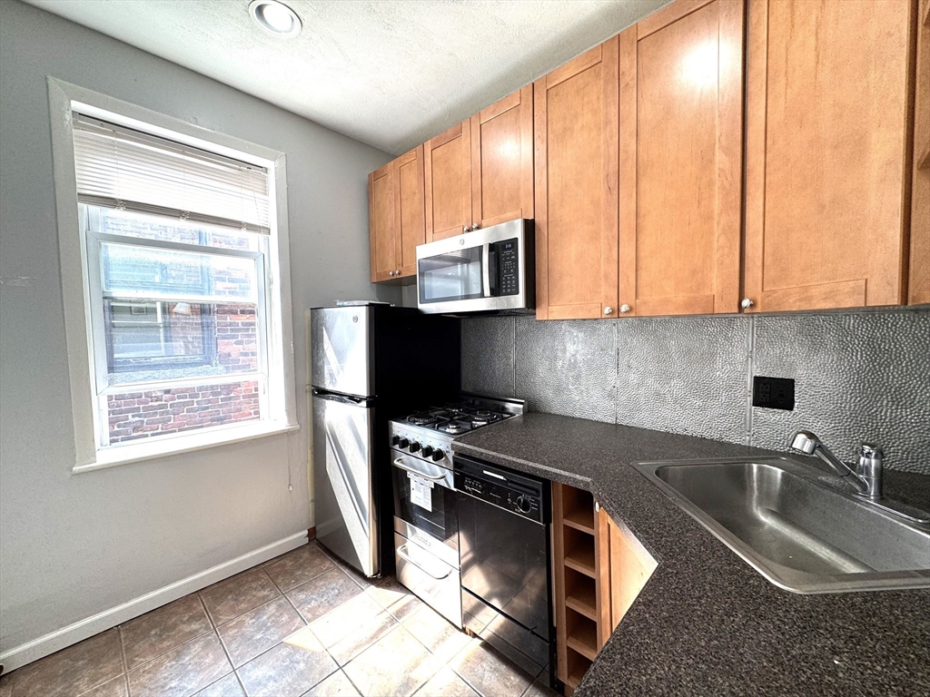 11 Irving Street, Unit 7 Boston, MA 02114 - Photo 1 of 10