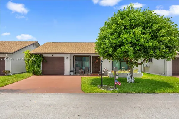 $325,000 | 2065 Southwest 17th Drive, Deerfield Beach, FL 33442